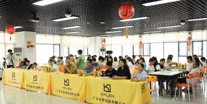 “空調(diào)WIFI西瓜，糕點(diǎn)雞翅披薩”，卡輪飾品歡樂趴